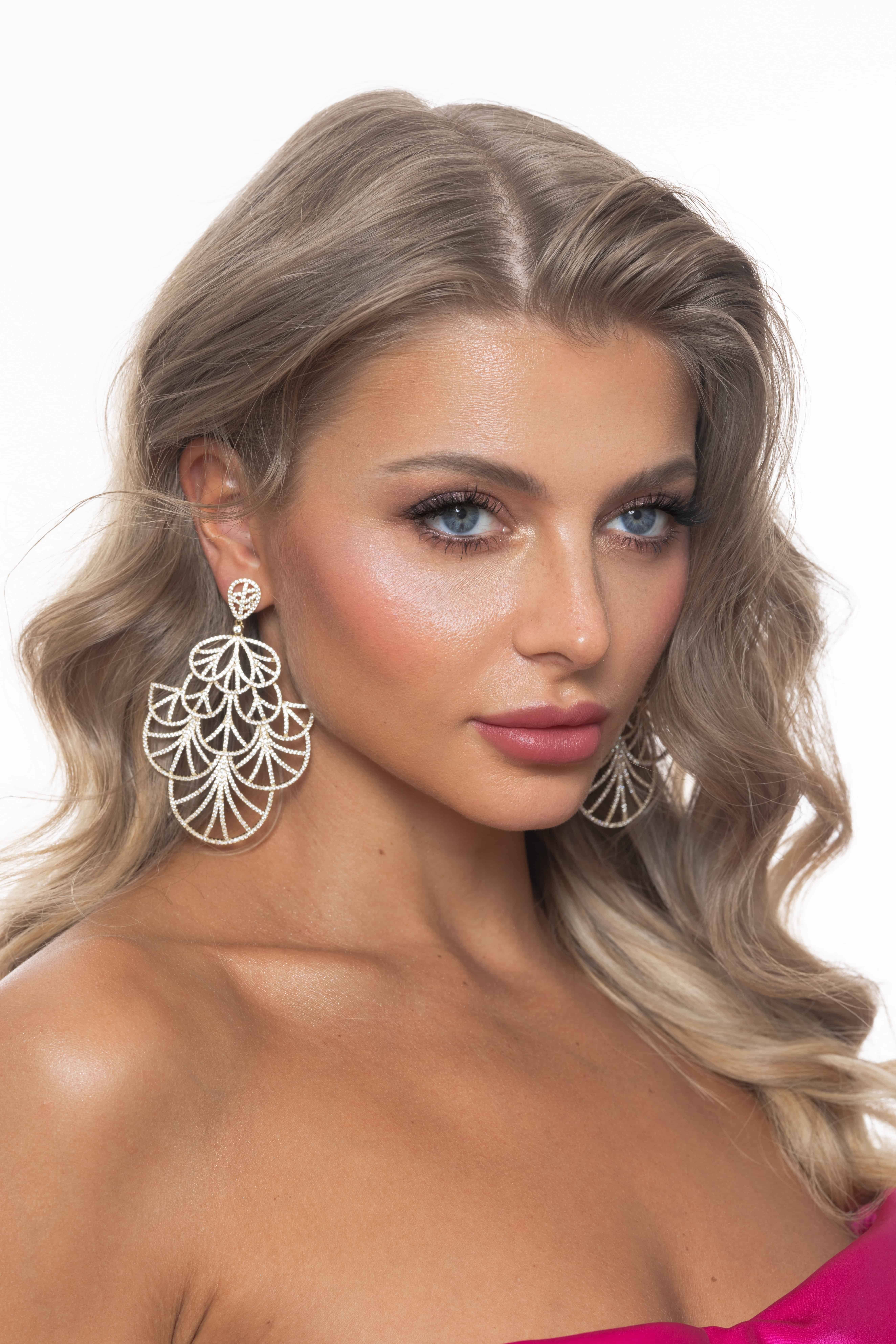 Glam bronzed makeup with soft blonde waves and statement earrings — Marikate Makeup Melbourne